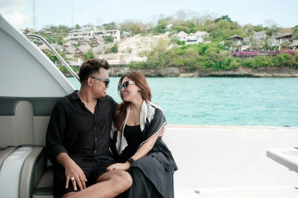 Stern Lounge · Coastal Sightseeing & Cocktails