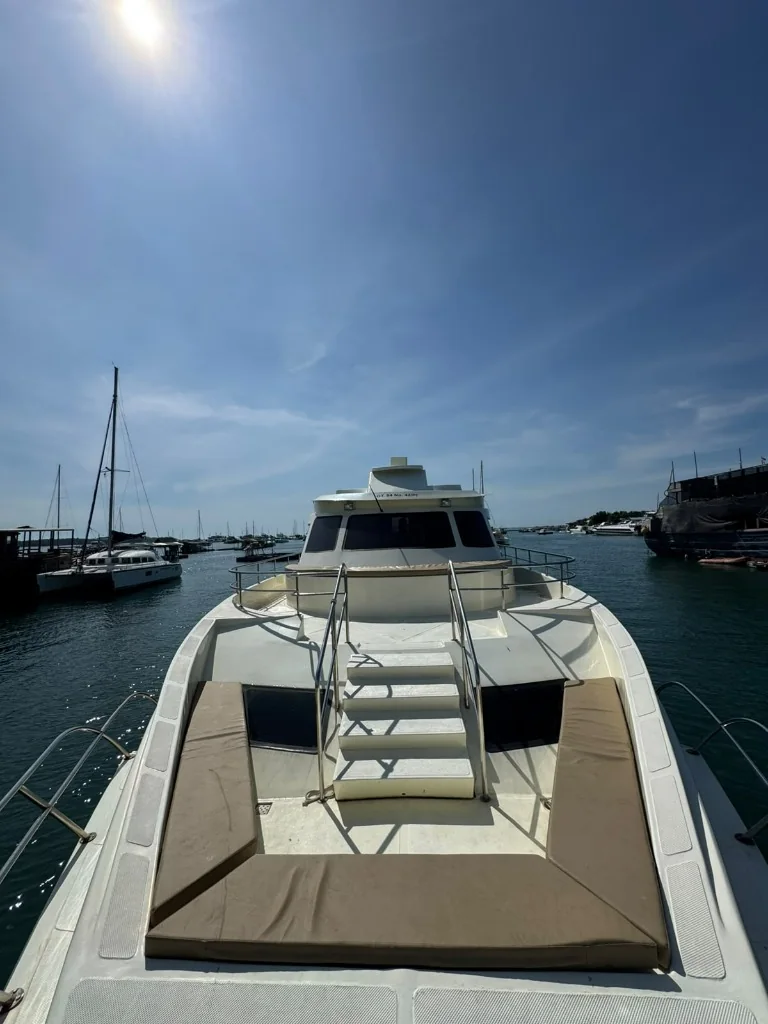 Forward Bow Deck · Stepped Sunbed Lounge